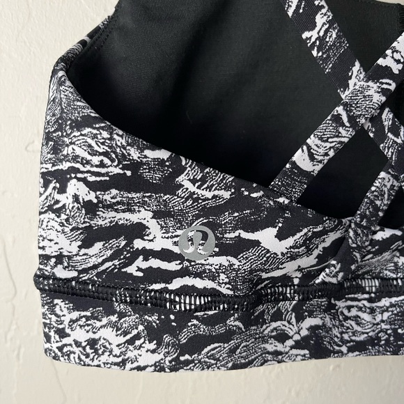 *SOLD* Lululemon energy sports bra 6 - Picture 8 of 9